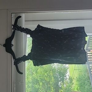 Elastic ruffle tank top with a flowy bottom